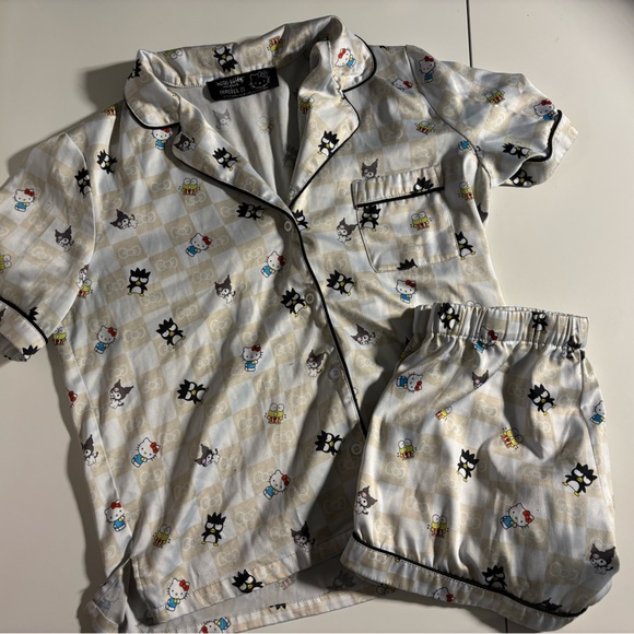 Forever 21 Other - Hello Kitty x Forever 21 Short and Short sleeve pijama set!!